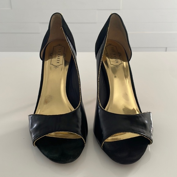⭐️HP⭐️ Ted Baker Black/Gold Suede and Patent Leather Heels - 39 (8.5) - Picture 2 of 12